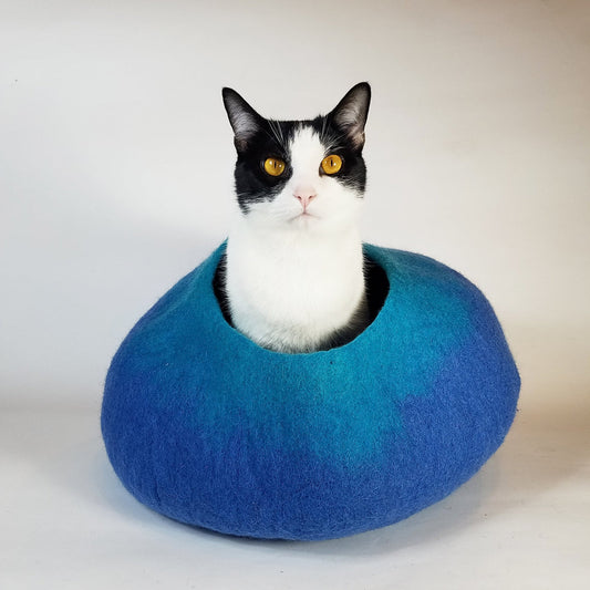 Handmade Wool Kitty Cave